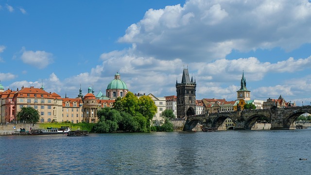 Praha je úchvatné město.